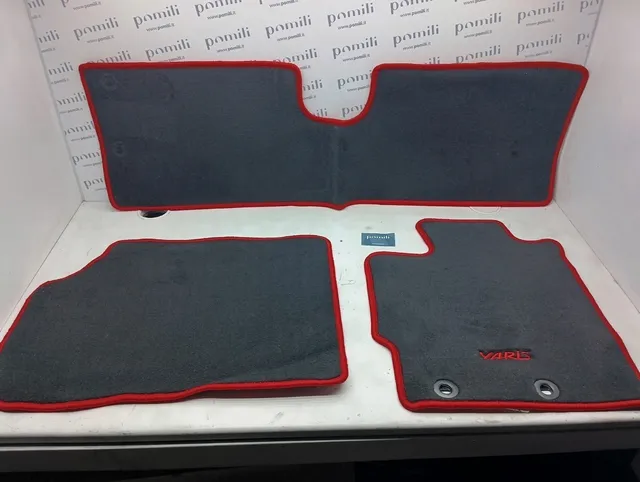 Pomili Rivestimenti interni Kit tappetini Toyota Yaris Rosso/Nero PW210-0D016-DC nuovo