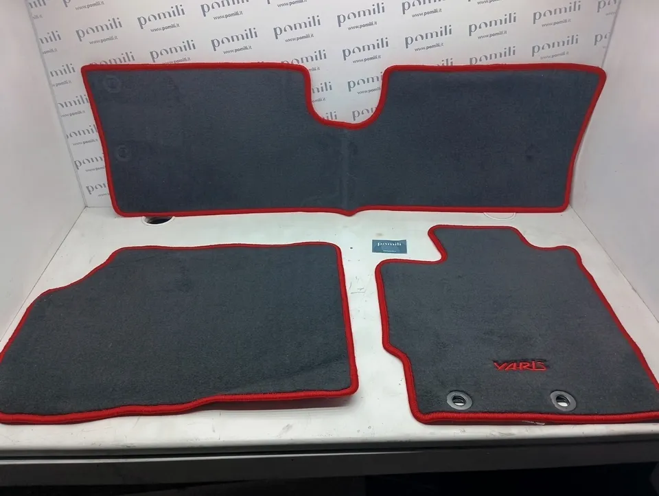 Pomili Rivestimenti interni Kit tappetini Toyota Yaris Rosso/Nero PW210-0D016-DC nuovo