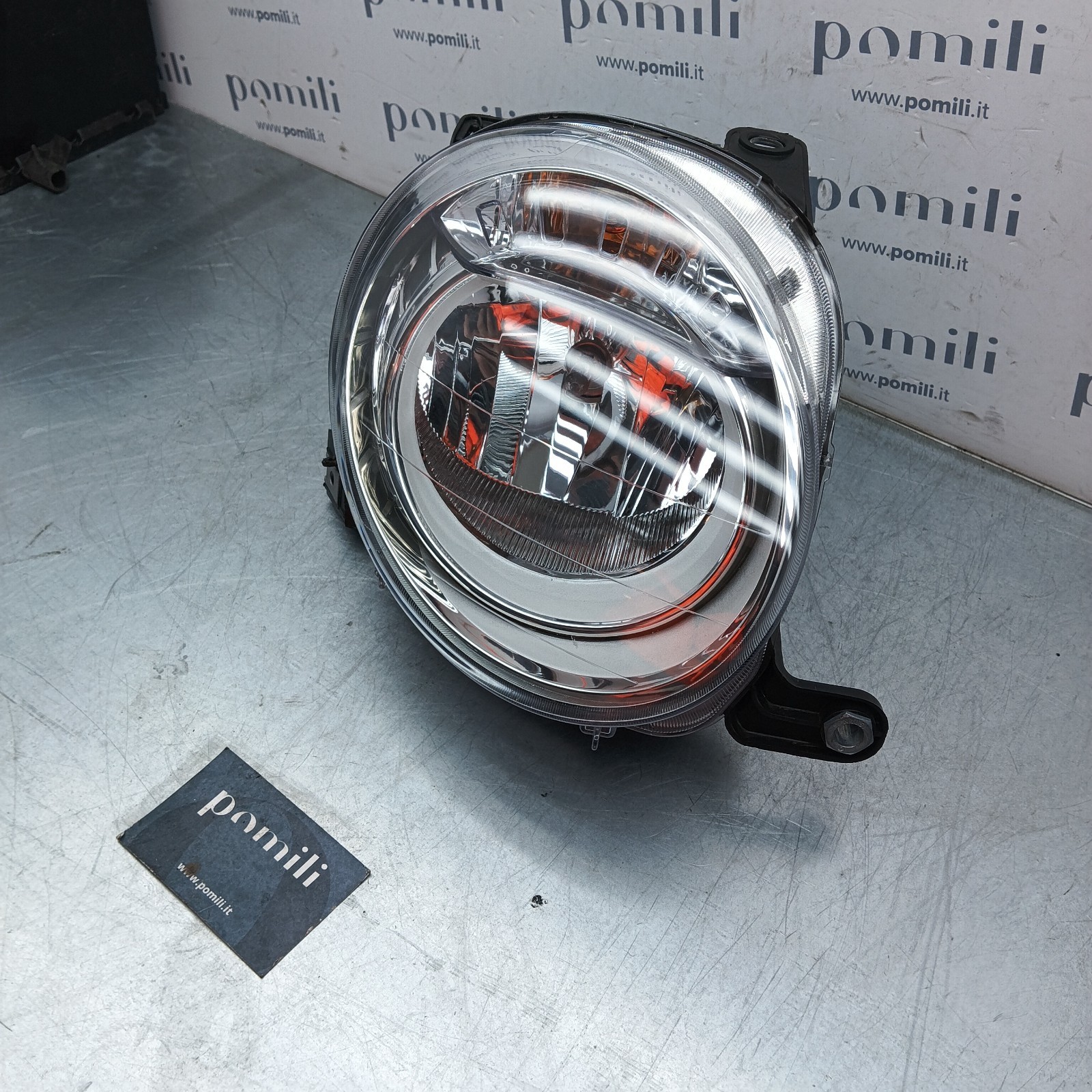 Pomili Fanaleria Faro anteriore destro Fiat 500 51787491 usato