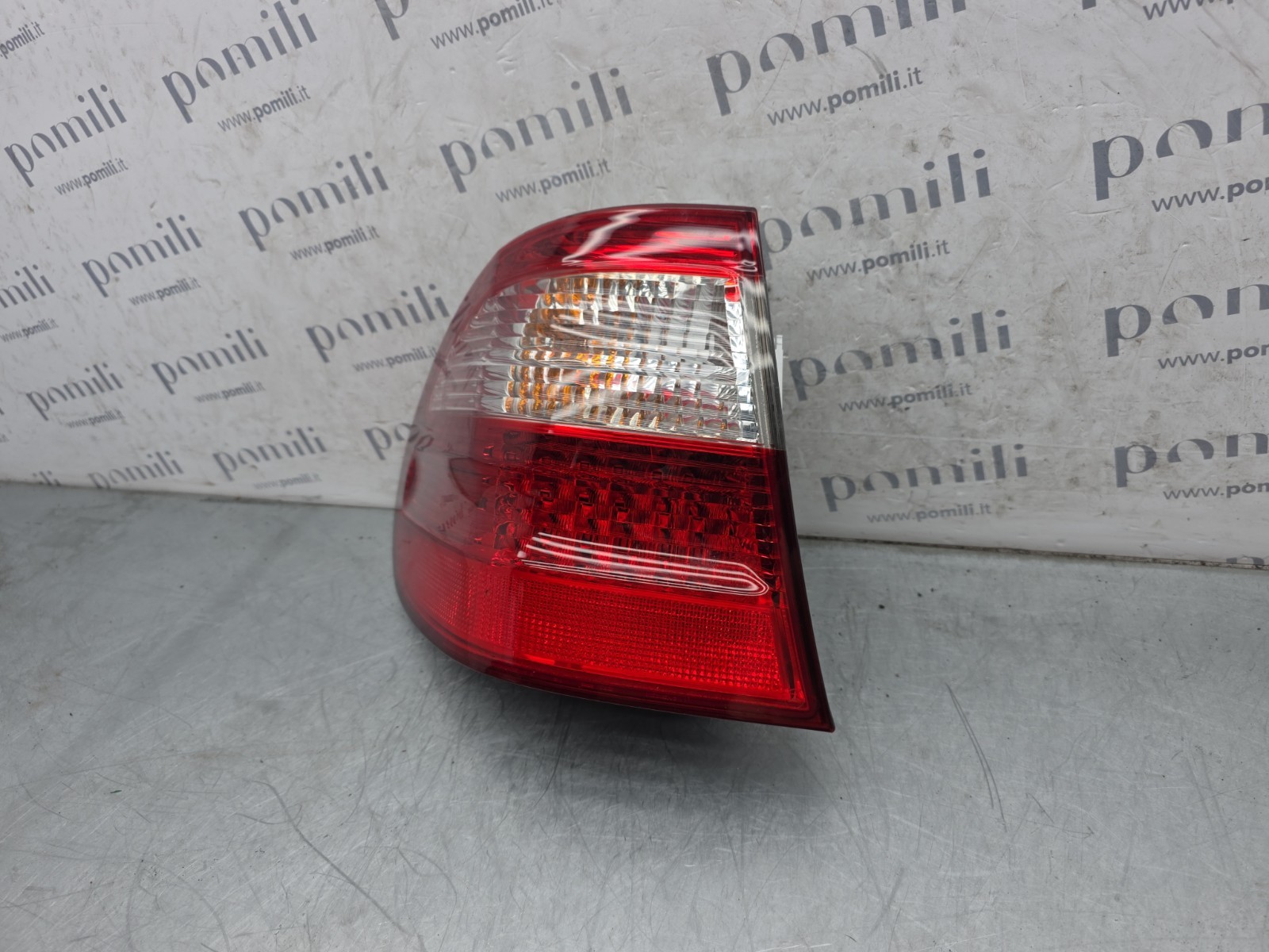 Pomili Fanaleria Fanale posteriore sinistro Mercedes-Benz Classe E S211 fanale usato