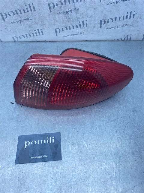Pomili Fanaleria Alfa Romeo 147 W8 fanale posteriore esterno destro