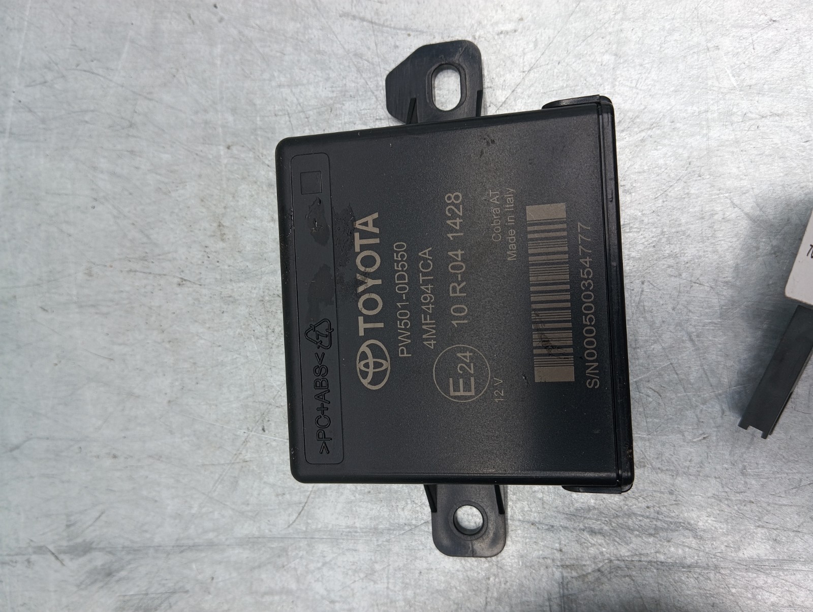 Pomili Elettronica/batteria ibride Toyota Yaris PW501-0D100 kit sensori parcheggio anteriori