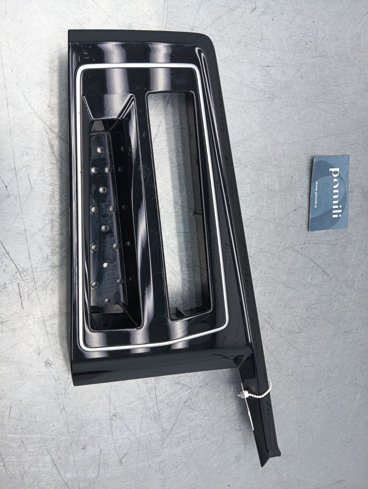 Pomili Rivestimenti interni e parti interne Volkswagen Golf VIII mascherina console centrale 5H1864263CGOG usata