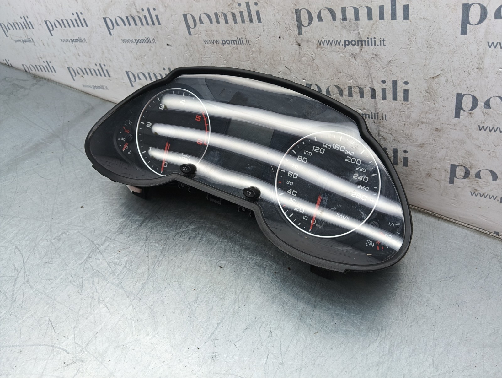 Pomili Rivestimenti interni e parti interne Quadro strumenti Audi Q5 8R 8R0920931B usato
