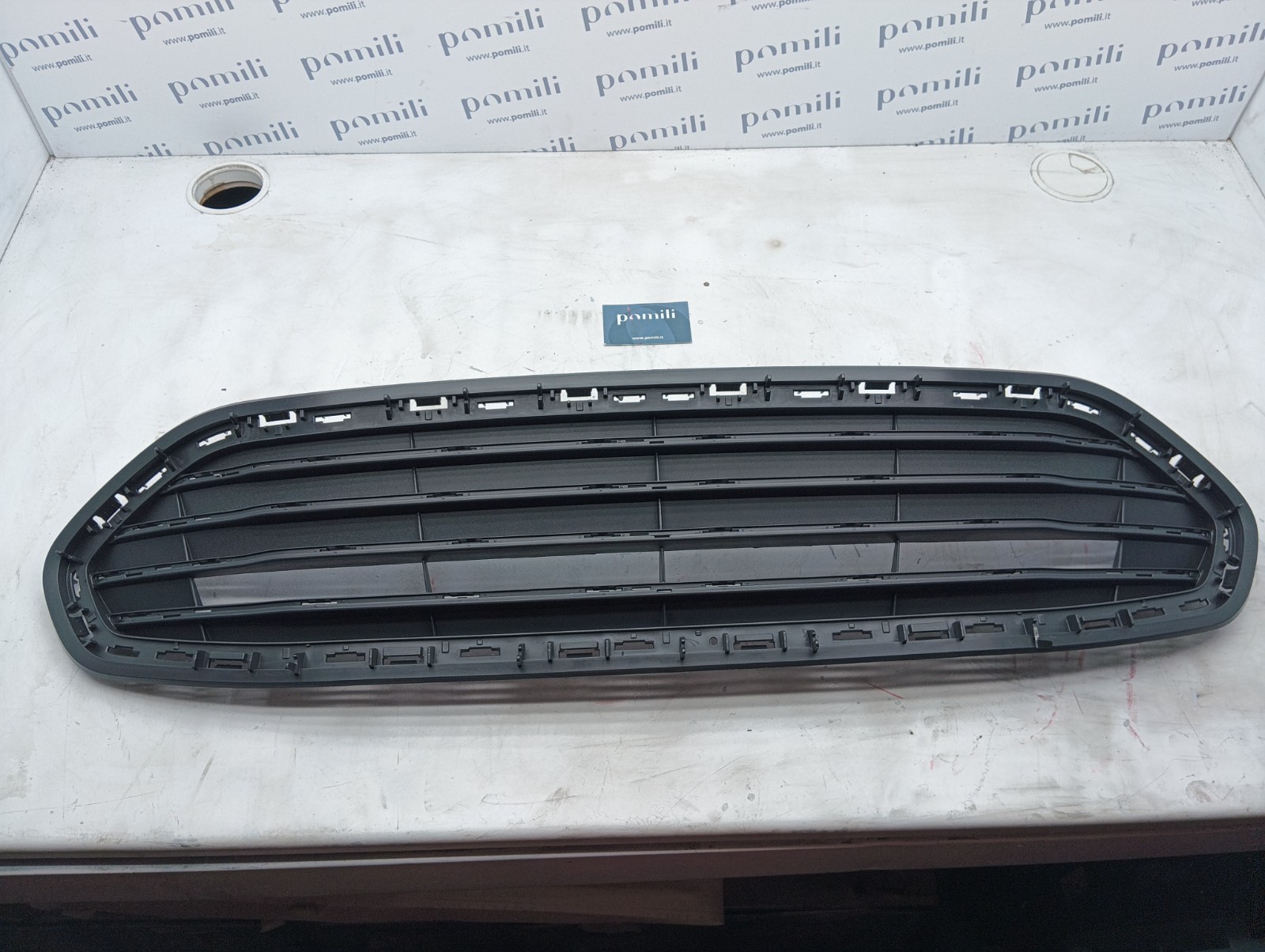 Pomili Motore e cambio con supporti Griglia radiatore frontale Ford KA/Figo 2096051 nuova