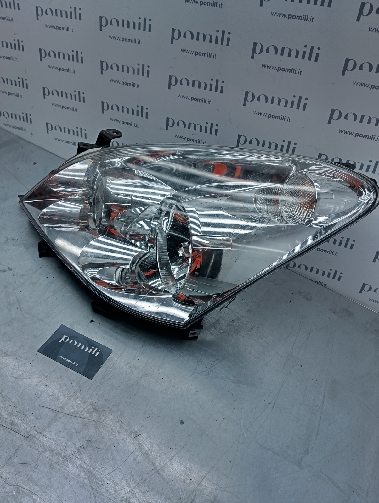 Pomili Fanaleria Faro anteriore destro Toyota Corolla Verso (2ª serie 2004-09) 7357230400 usato