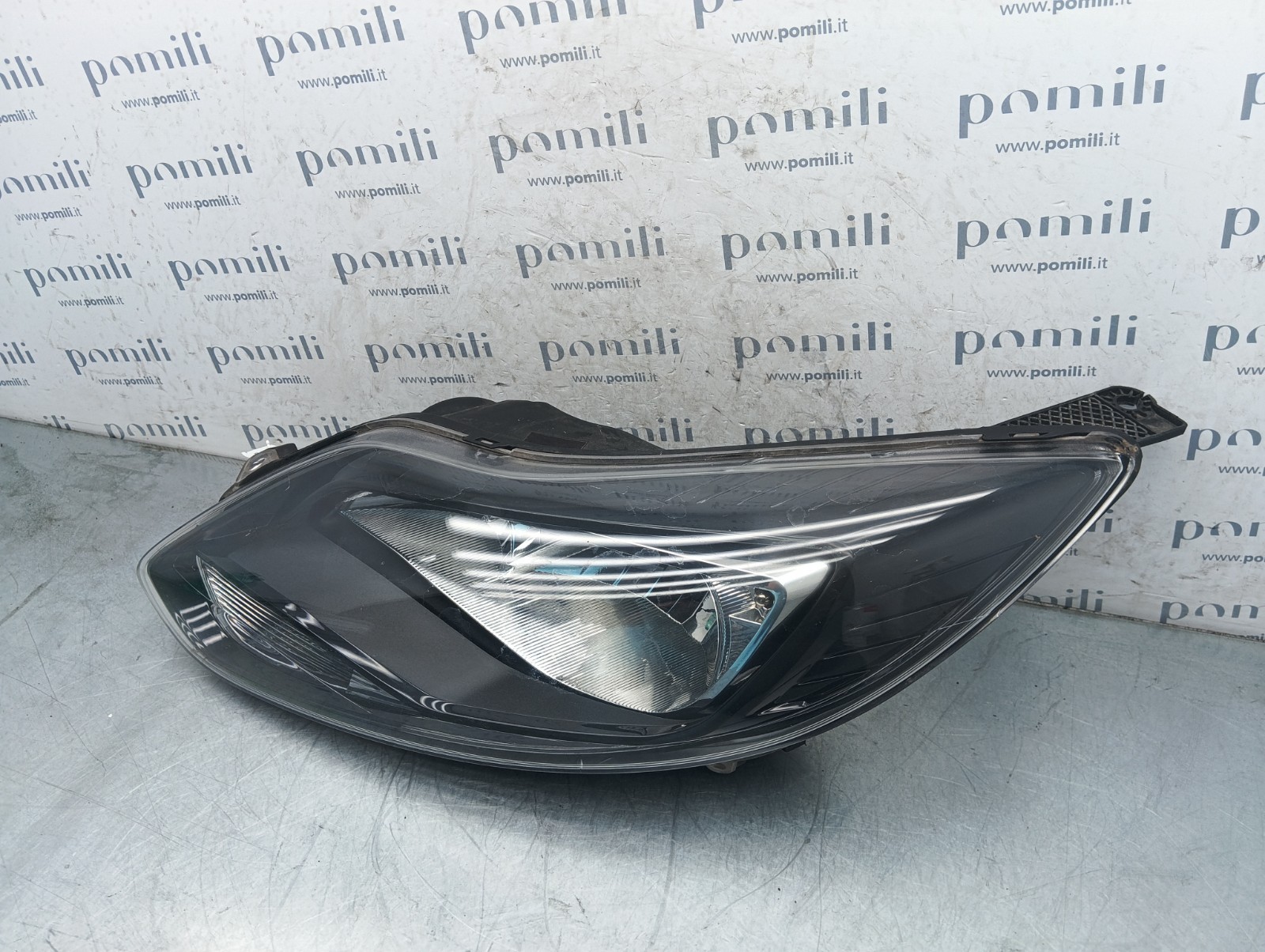Pomili Fanaleria Faro anteriore sinistro Ford Focus III 1482114822 usato opacizzato