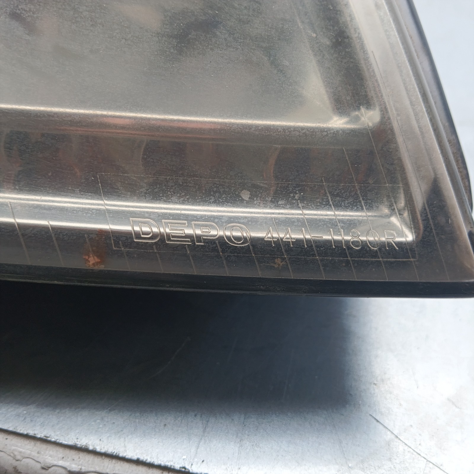 Pomili Fanaleria Volkswagen Passat Berlina Station Wagon 2005 faro destro usato