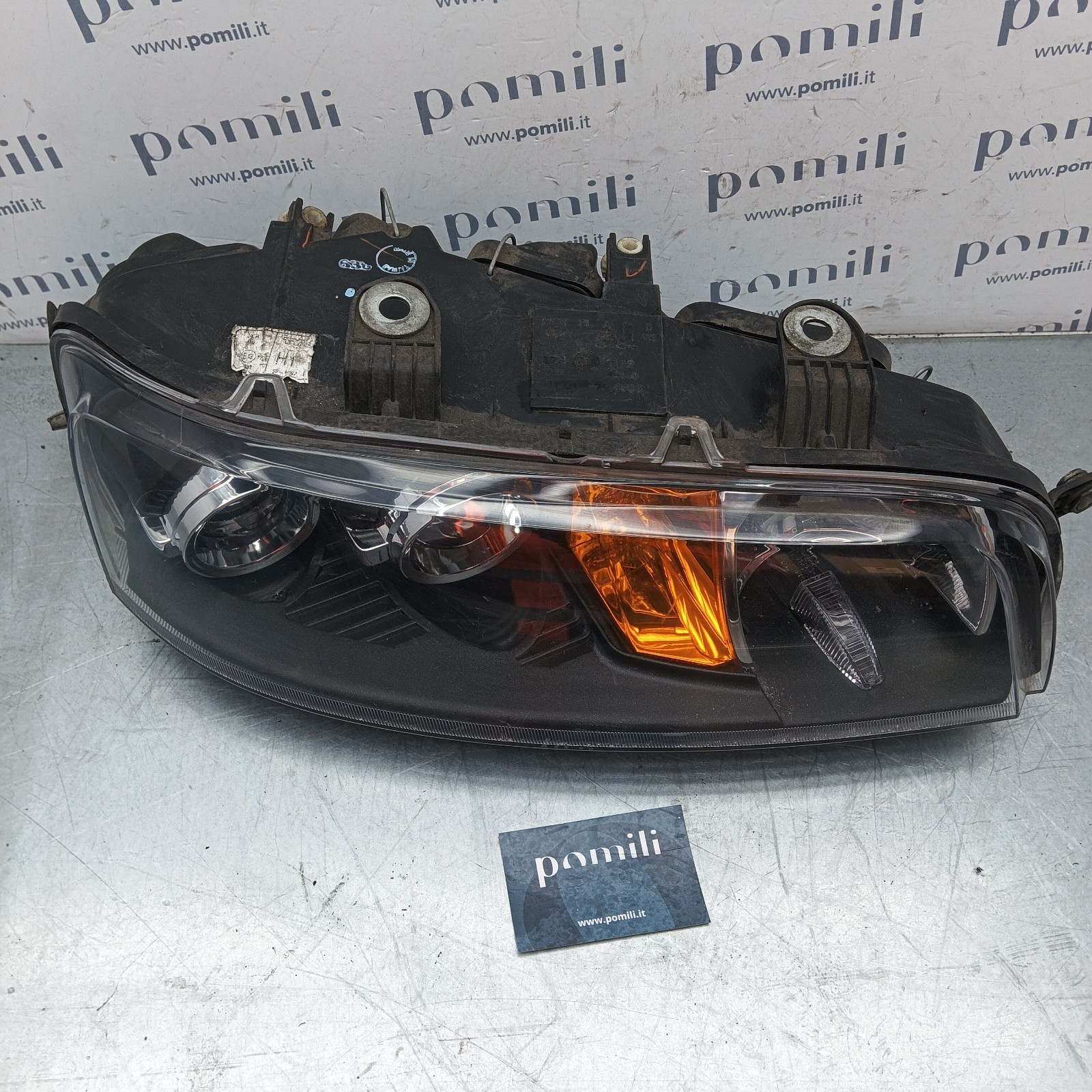 Pomili Fanaleria Fiat Punto 188 205957 faro anteriore destro usato