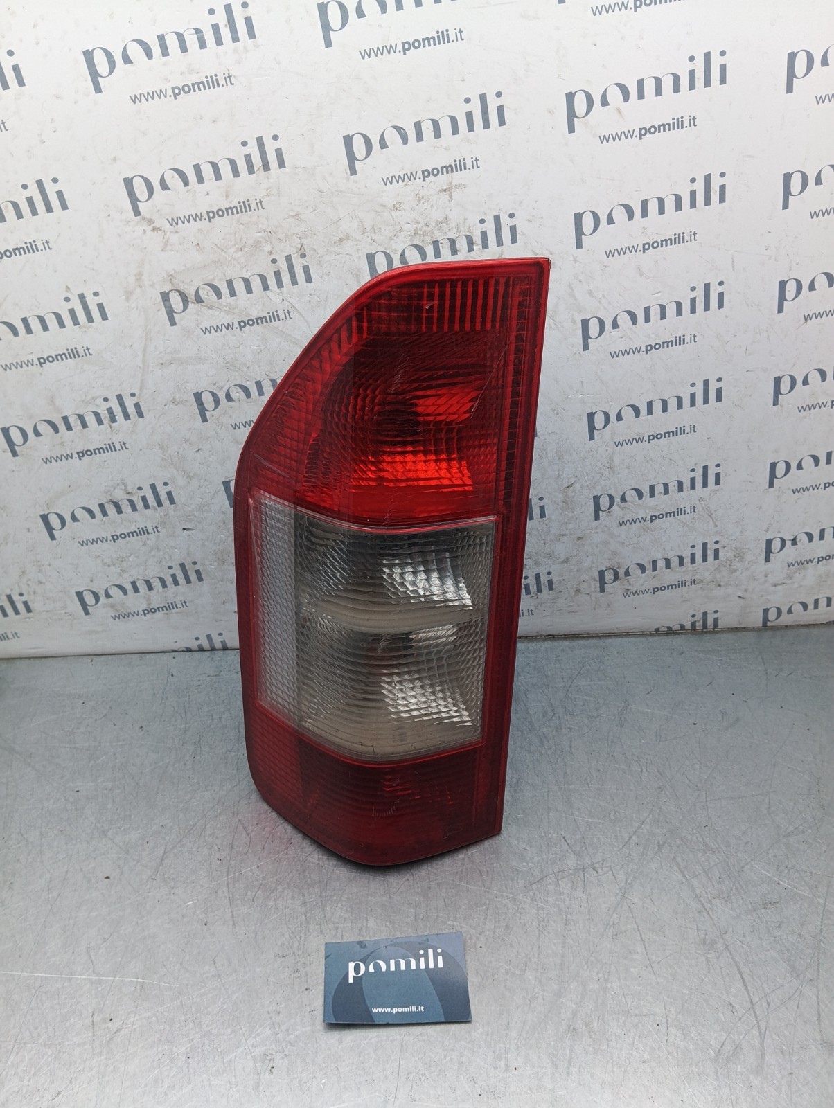 Pomili Fanaleria Mercedes Sprinter fanale posteriore sinistro usato OEM 0008261556
