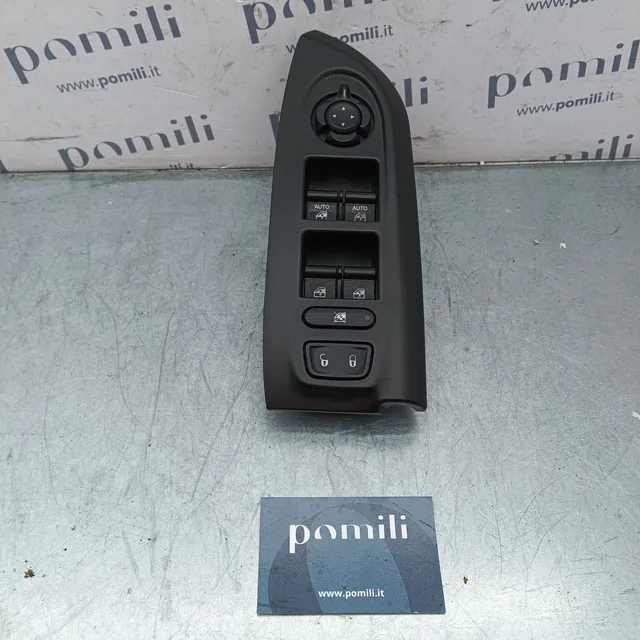 Pomili Rivestimenti interni Pulsantiera alzacristalli Fiat 500X 07356331500 sinistra usata