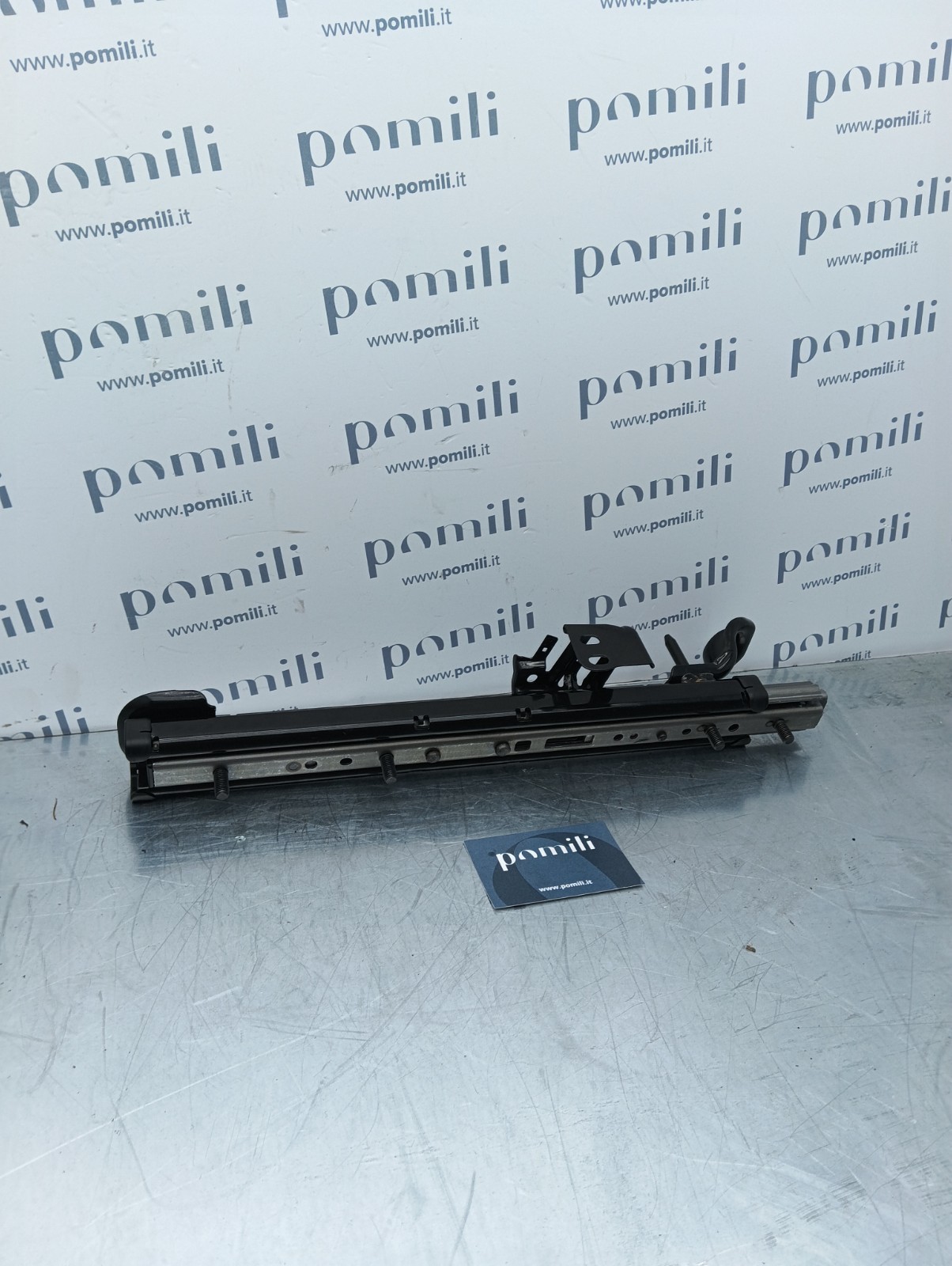 Pomili Rivestimenti interni e parti interne Binario sedile Toyota Urban Cruiser 04002-19552 anteriore