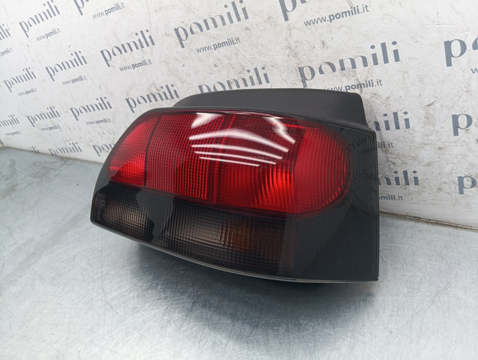 Pomili Fanaleria Renault Clio I fanale posteriore destro usato