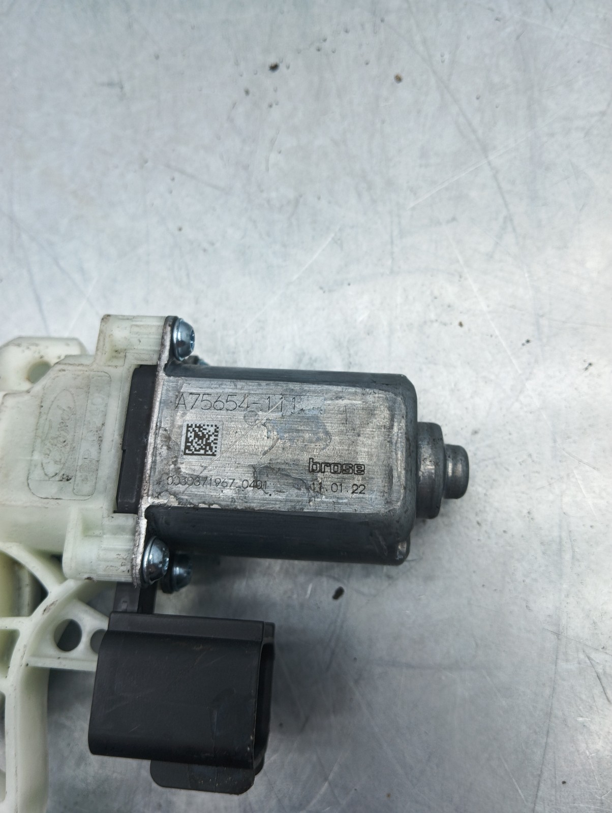 Pomili Rivestimenti interni e parti interne Motorino alzacristalli Ford Fiesta anteriore sinistro A75654-111 usato