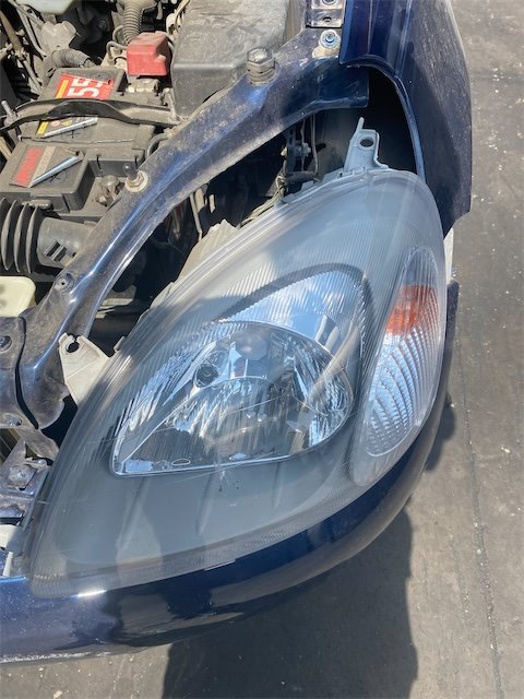 Pomili Fanaleria Toyota Yaris (10/01>11/05<) (FRP) proiettore sinistro