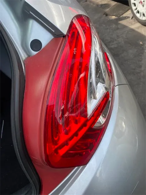 Pomili Fanaleria Fanale post. DX PEUGEOT 208 (01/12>11/15<)