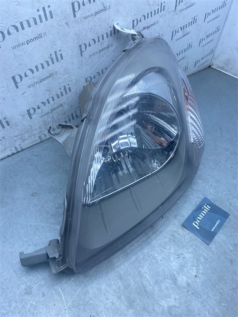 Pomili Fanaleria Toyota Yaris (10/01>11/05<) (FRP) proiettore sinistro