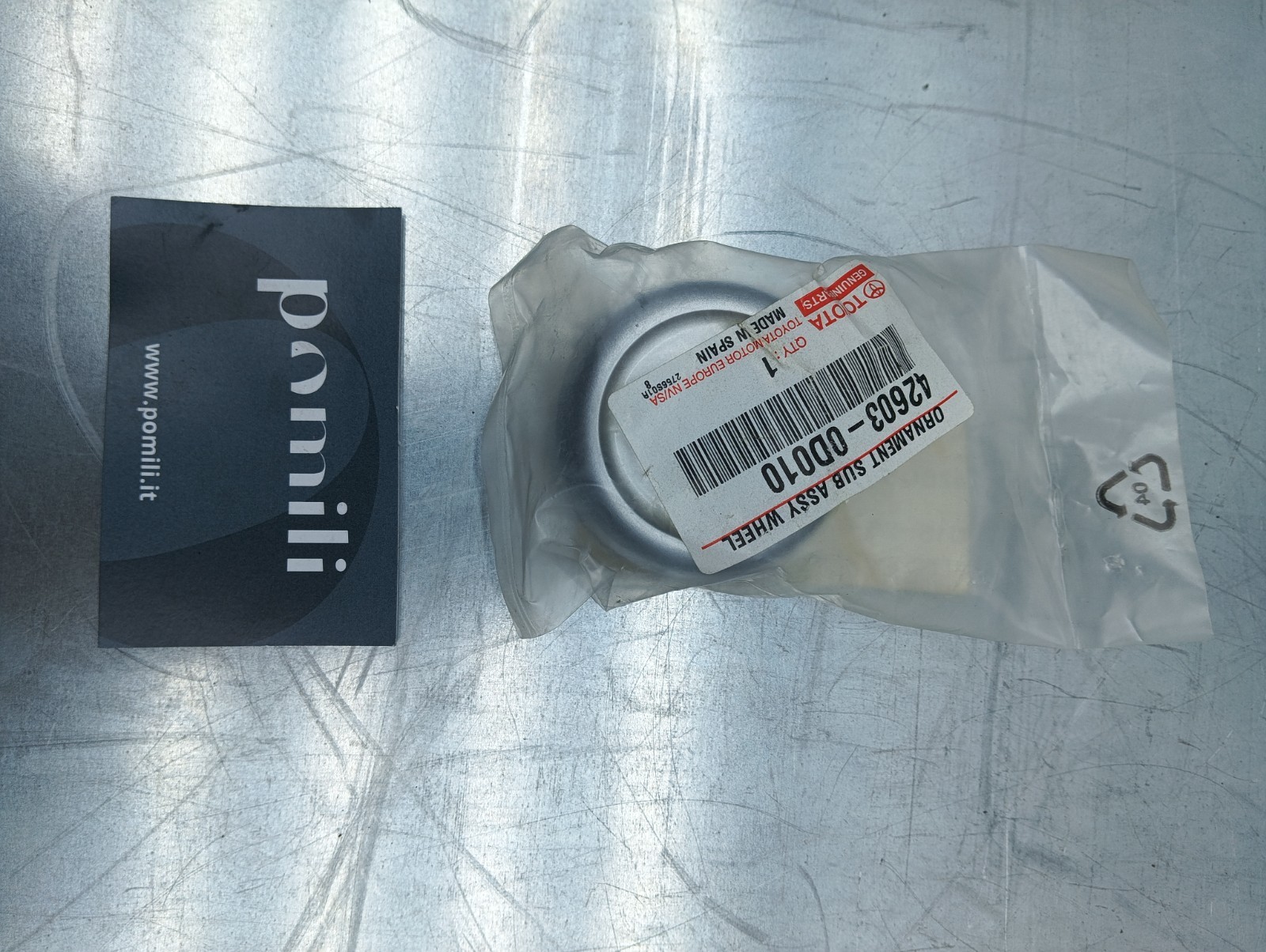 Pomili Altro auto Toyota Yaris 42603-0D010 coprimozzo nuovo OEM