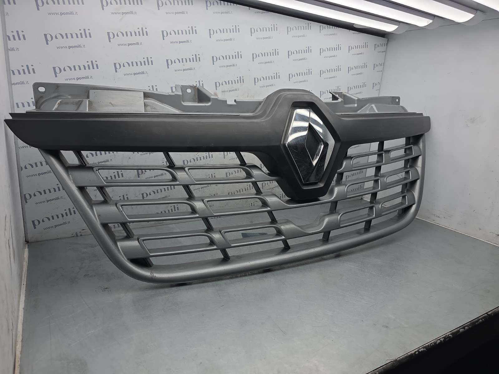 Pomili Motore e cambio con supporti Renault Master III 623102803R griglia radiatore usata