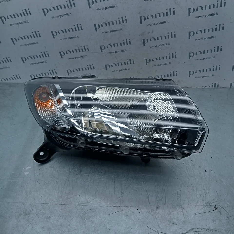 Pomili Fanaleria Dacia Sandero II 260107615R faro anteriore destro usato