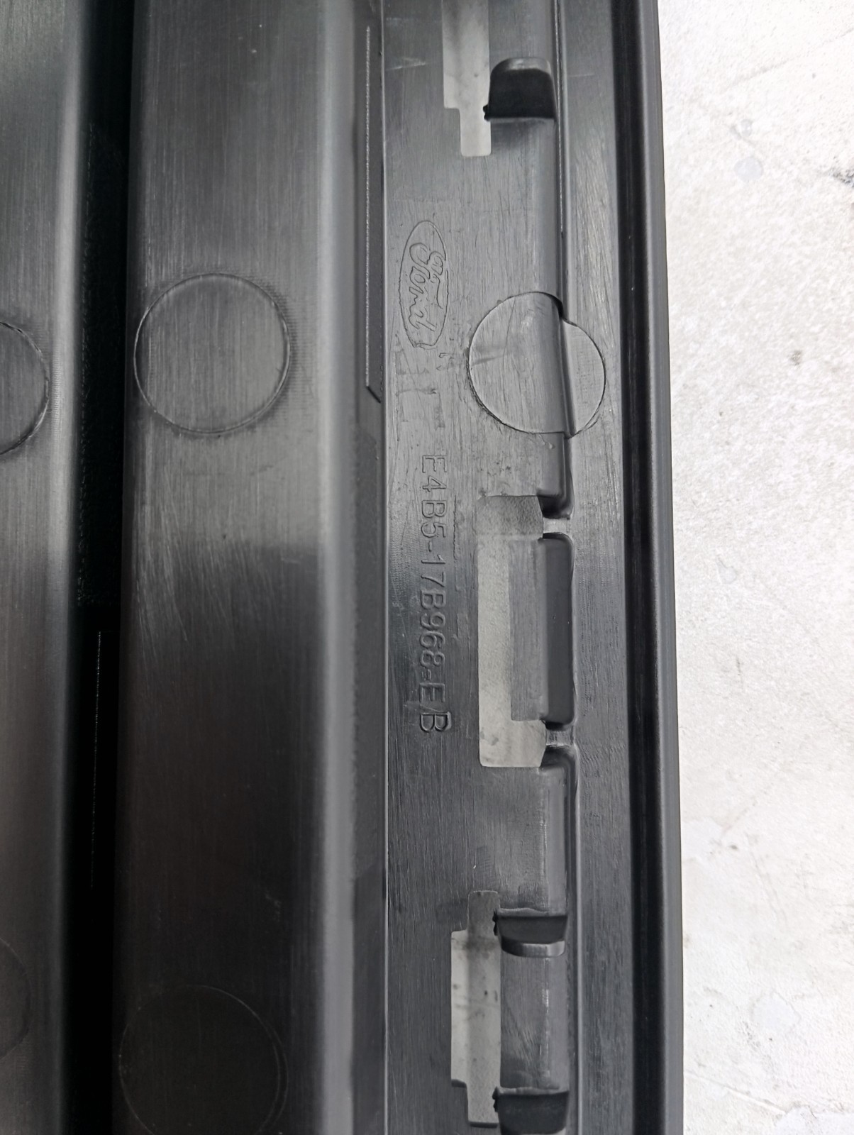 Pomili Motore e cambio con supporti Griglia radiatore frontale Ford KA/Figo 2096051 nuova