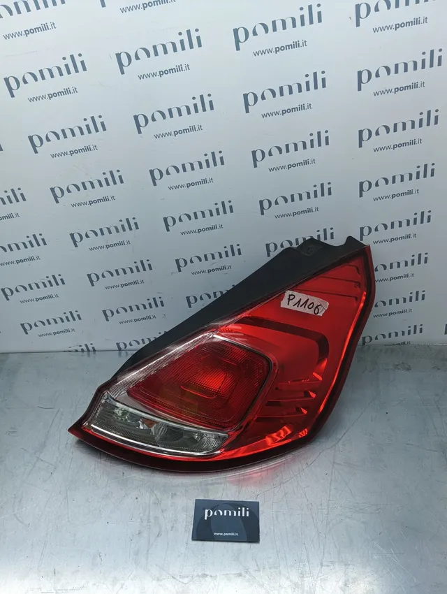 Pomili Fanaleria Ford Fiesta Mk7 hatchback C1BB-13404-A fanale posteriore destro usato
