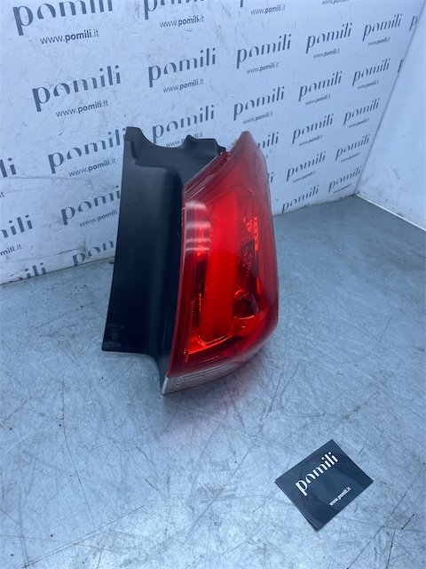 Pomili Fanaleria Peugeot 2008 fanale posteriore esterno S002