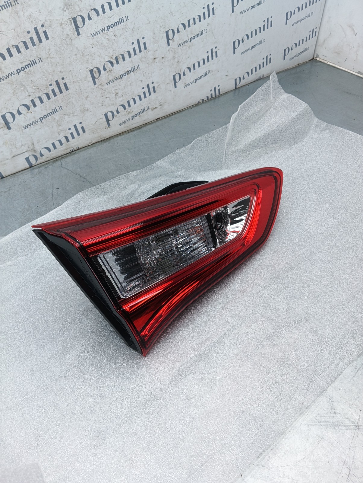 Pomili Fanaleria Fanale posteriore sinistro portellone Toyota Yaris Hybrid 2017-2020 81560-0D610 nuovo