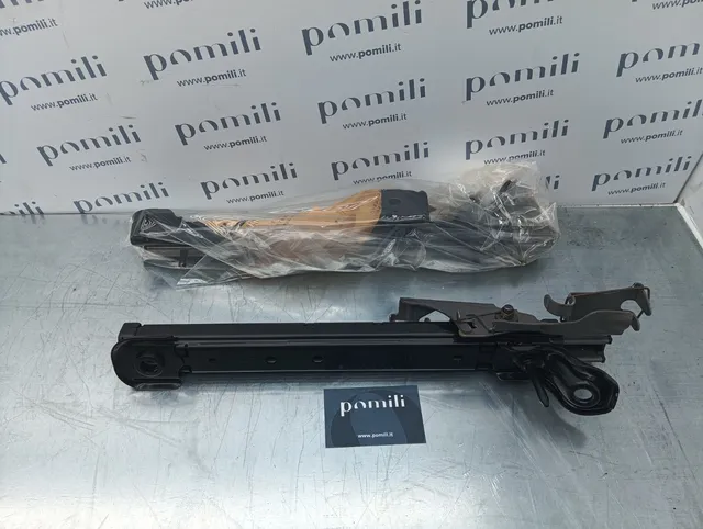 Pomili Rivestimenti interni e parti interne Binario sedile guidatore Toyota 04002-19152 ricambio usato