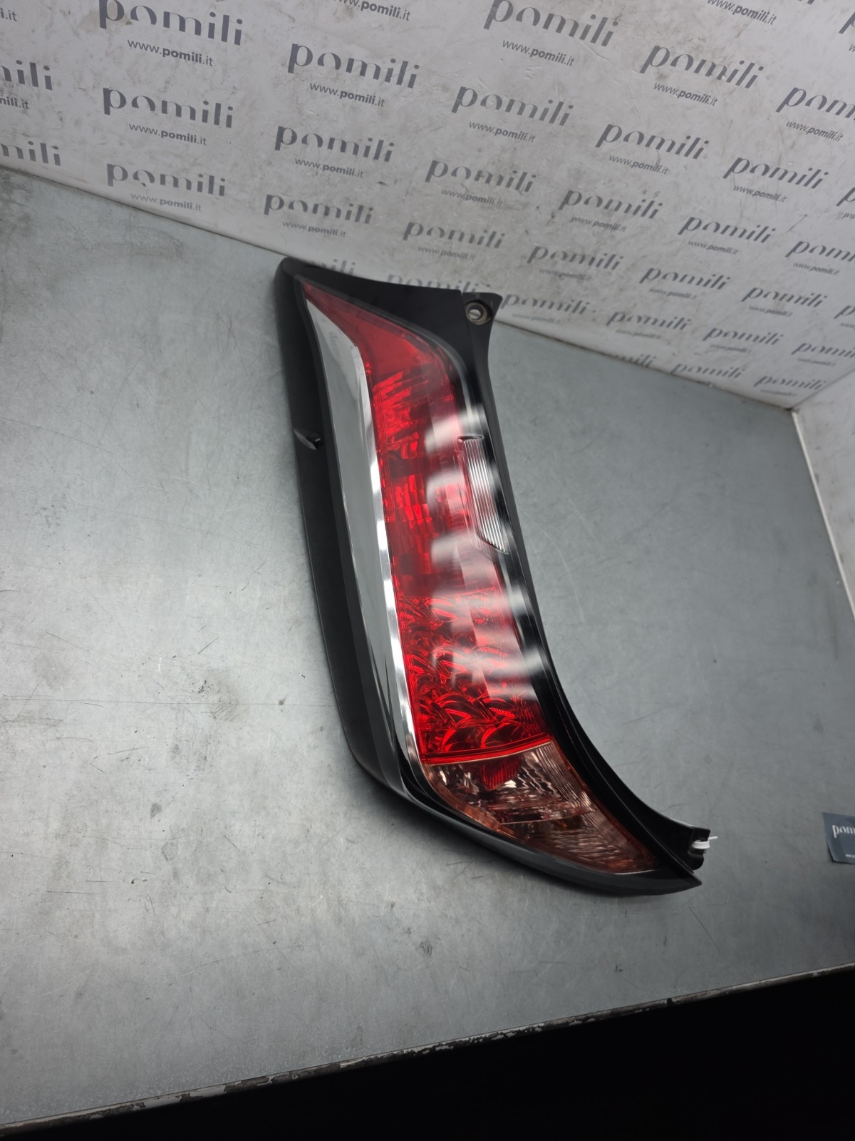 Pomili Fanaleria Fanale posteriore sinistro LED Toyota Aygo II usato OEM 81560-0H230