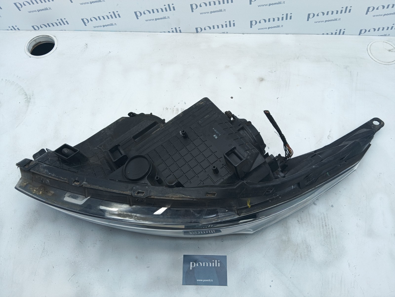 Pomili Fanaleria Kia Ceed 92102A2010 faro anteriore destro usato
