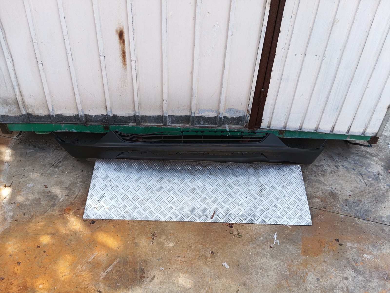 Pomili Paraurti anteriore Ford Ka+ J7BB-17F775-A spoiler paraurti usato
