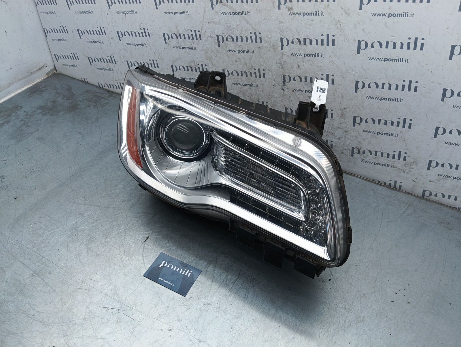 Pomili Fanaleria 68042154AD Lancia Thema faro anteriore destro LED usato