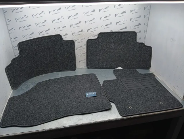 Pomili Rivestimenti interni PZ410-E935K-HA set tappetini Toyota Auris completo
