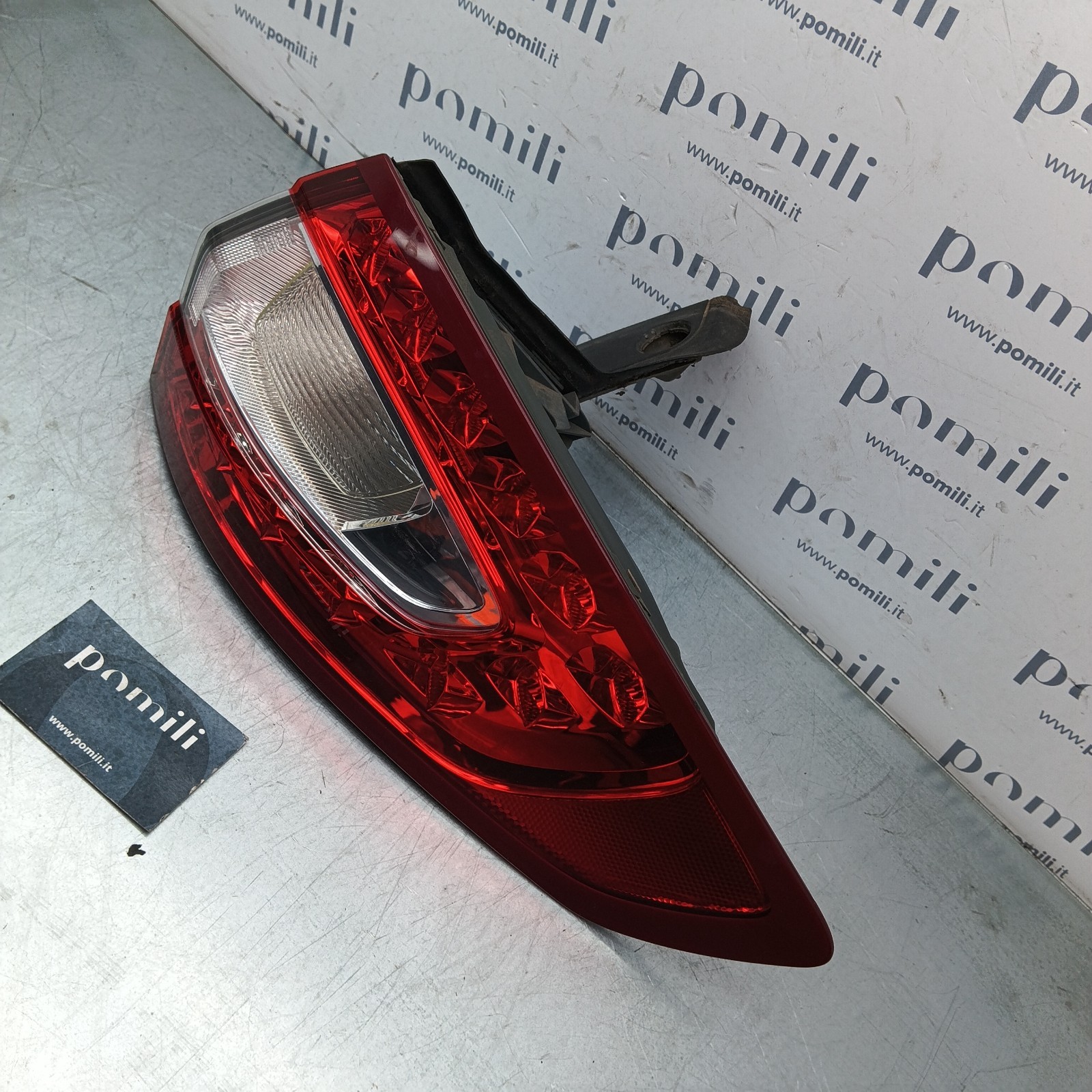 Pomili Fanaleria fanale posteriore Ford Mondeo Turnier 21050203 destro