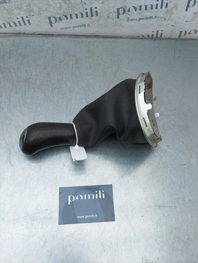 Pomili Cambio e trasmissioni Pomello con cuffia del cambio Renault Clio 3 (2005-2012) 8200408023 pomello usato