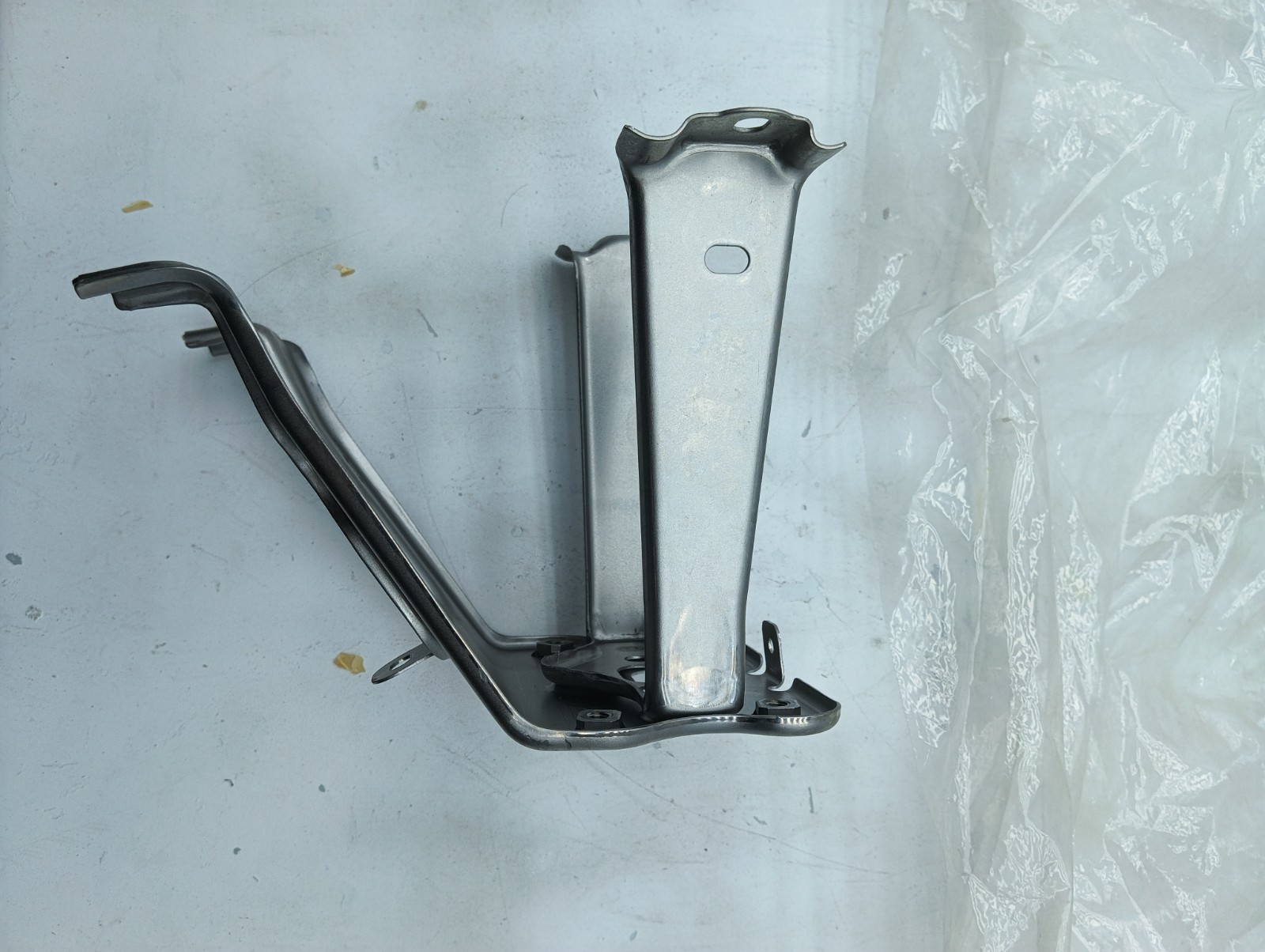 Pomili Rivestimenti interni e parti interne Supporto scatola console centrale TOYOTA 58996-02180 supporto console OEM