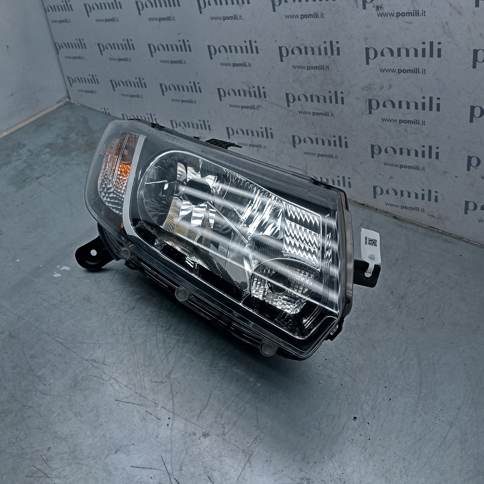 Pomili Fanaleria Dacia Sandero II 260107615R faro anteriore destro usato