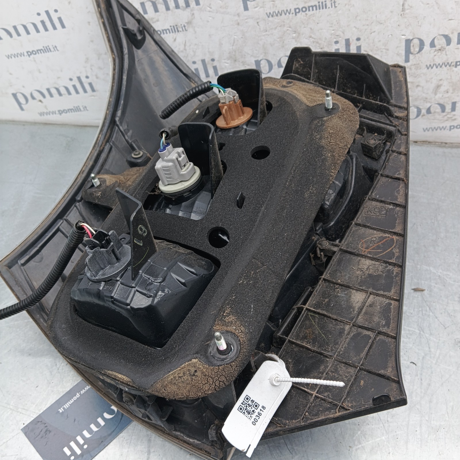 Pomili Fanaleria fanale posteriore destro Toyota IQ 8155174011 usato