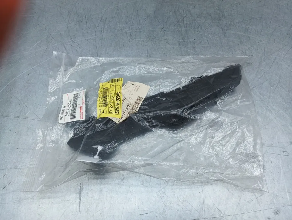 Pomili Paraurti posteriore Toyota Corolla staffa destra 52575-02040 nuova