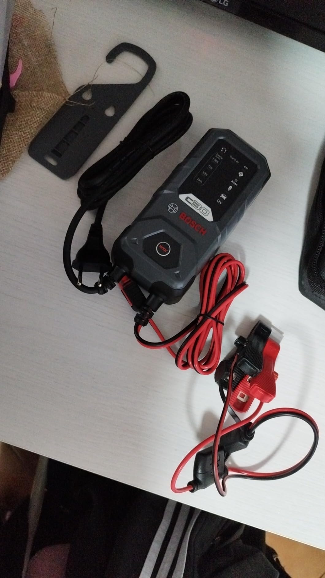 Bosch HCP Caricabatterie e avviatori C30 3,8 A 6/12 V per batterie AGM