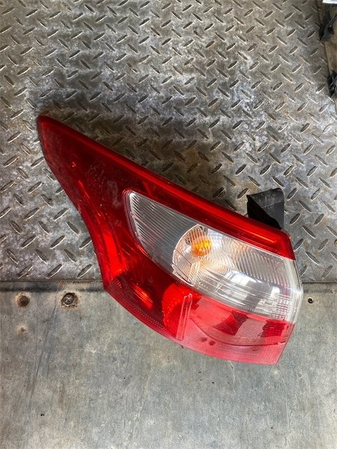 Pomili Fanaleria Ford Focus CB8 fanale posteriore sinistro