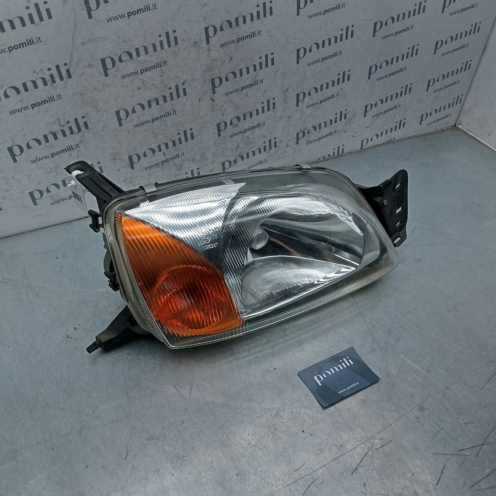 Pomili Fanaleria Ford Fiesta IV faro destro 431-1146R usato