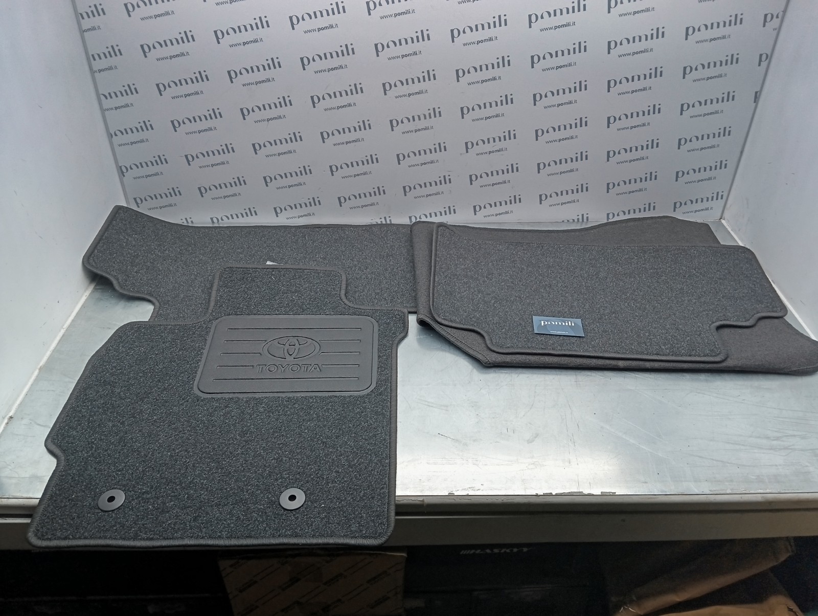 Pomili Rivestimenti interni Set tappetini completo Toyota Yaris PZ410-B035F-BU nuovo