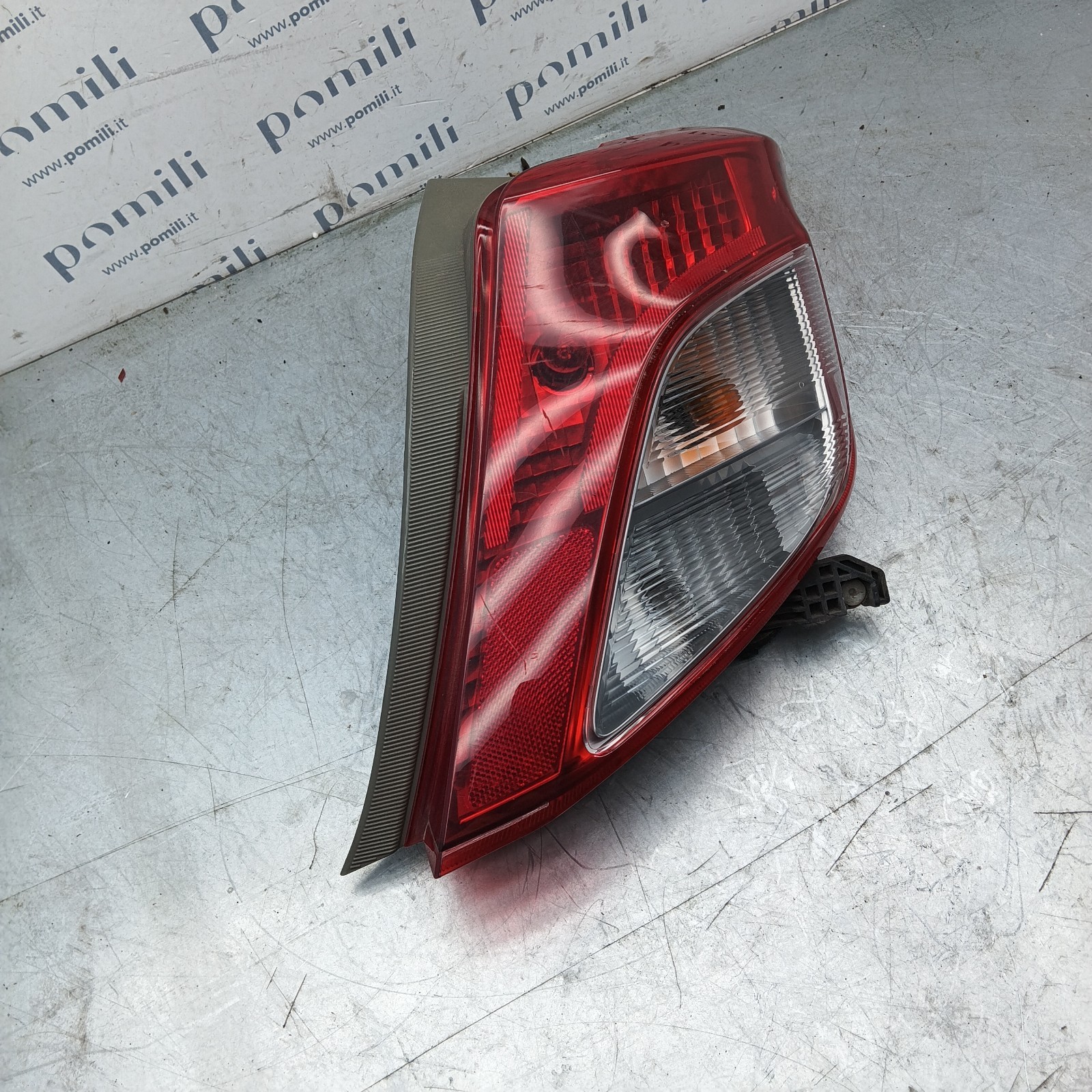 Pomili Fanaleria Fanale posteriore destro Toyota Yaris III 81551-0D370 usato