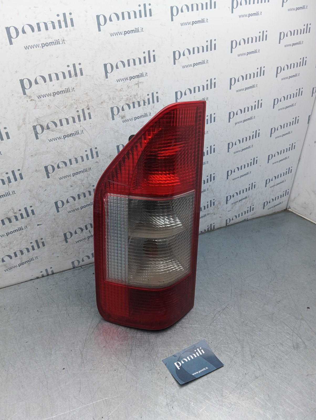 Pomili Fanaleria Mercedes Sprinter fanale posteriore sinistro usato OEM 0008261556