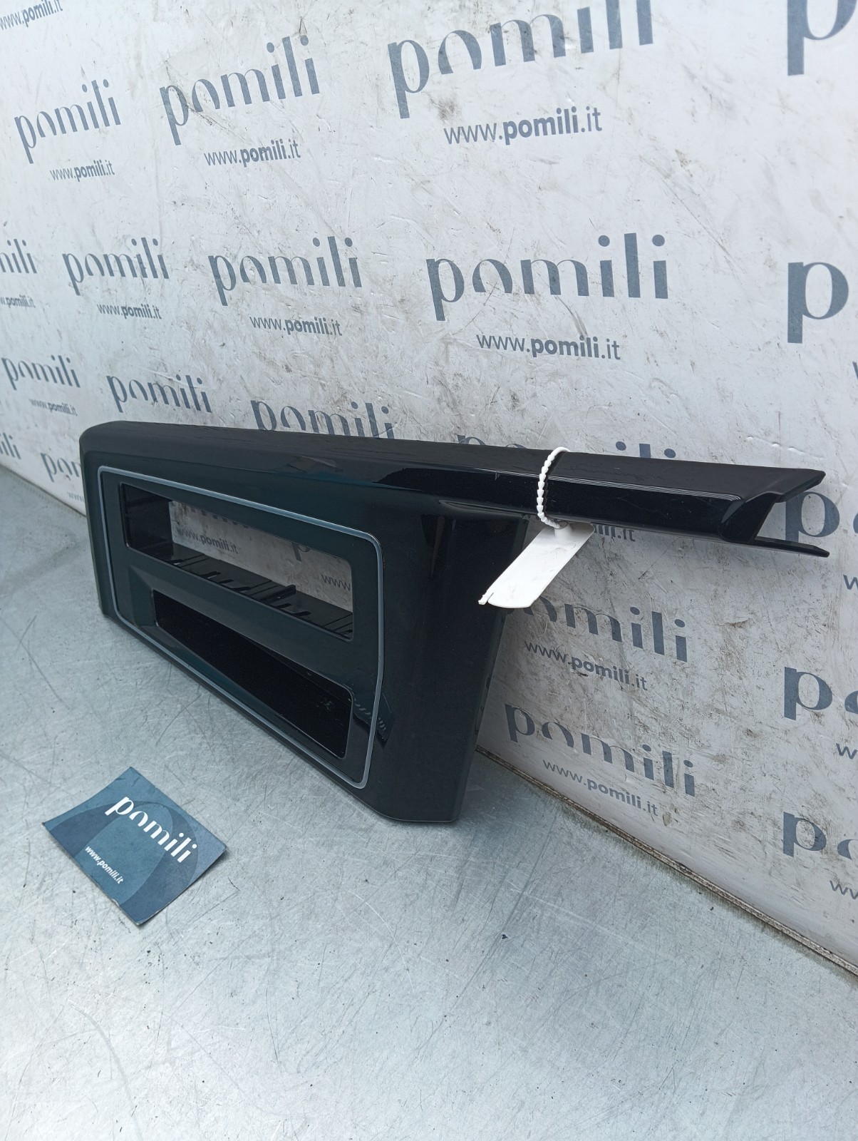 Pomili Rivestimenti interni e parti interne Volkswagen Golf VIII mascherina console centrale 5H1864263CGOG usata