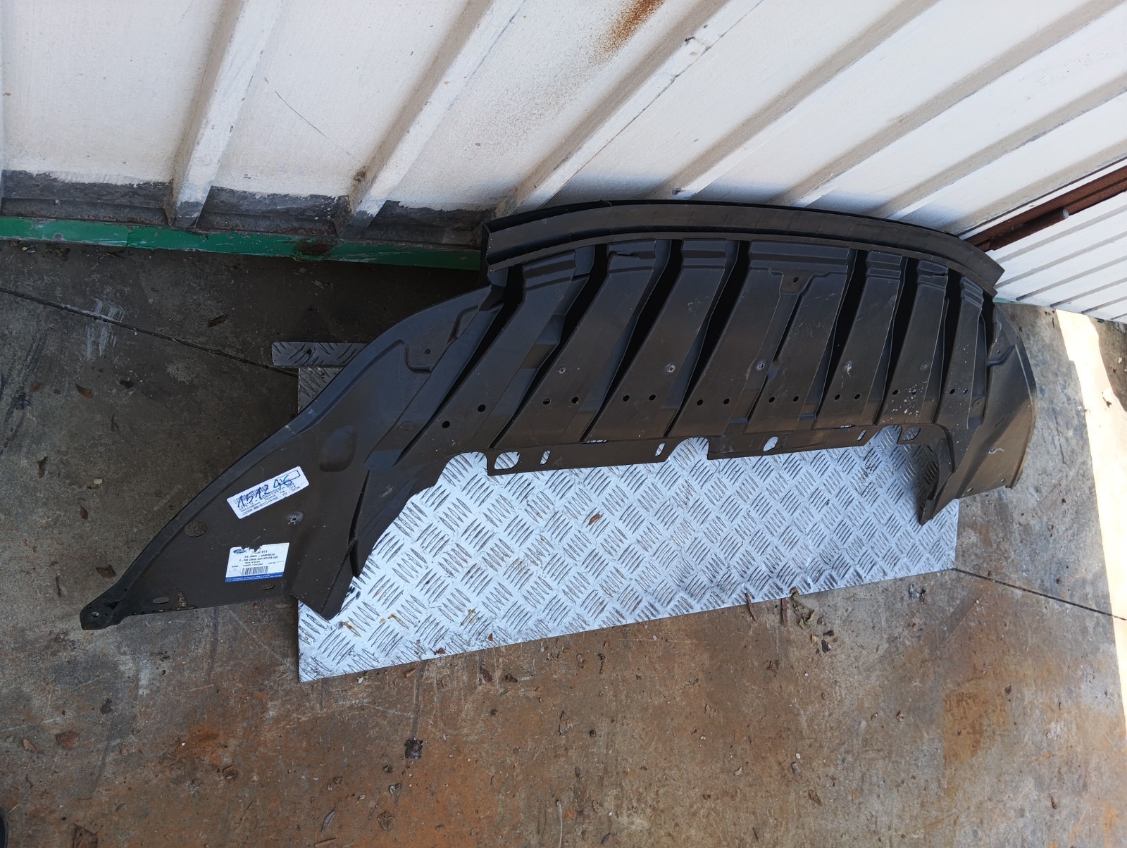 Pomili Paraurti anteriore Ford C-MAX II AM51-A8B384-A protezione sottoparaurti nuova