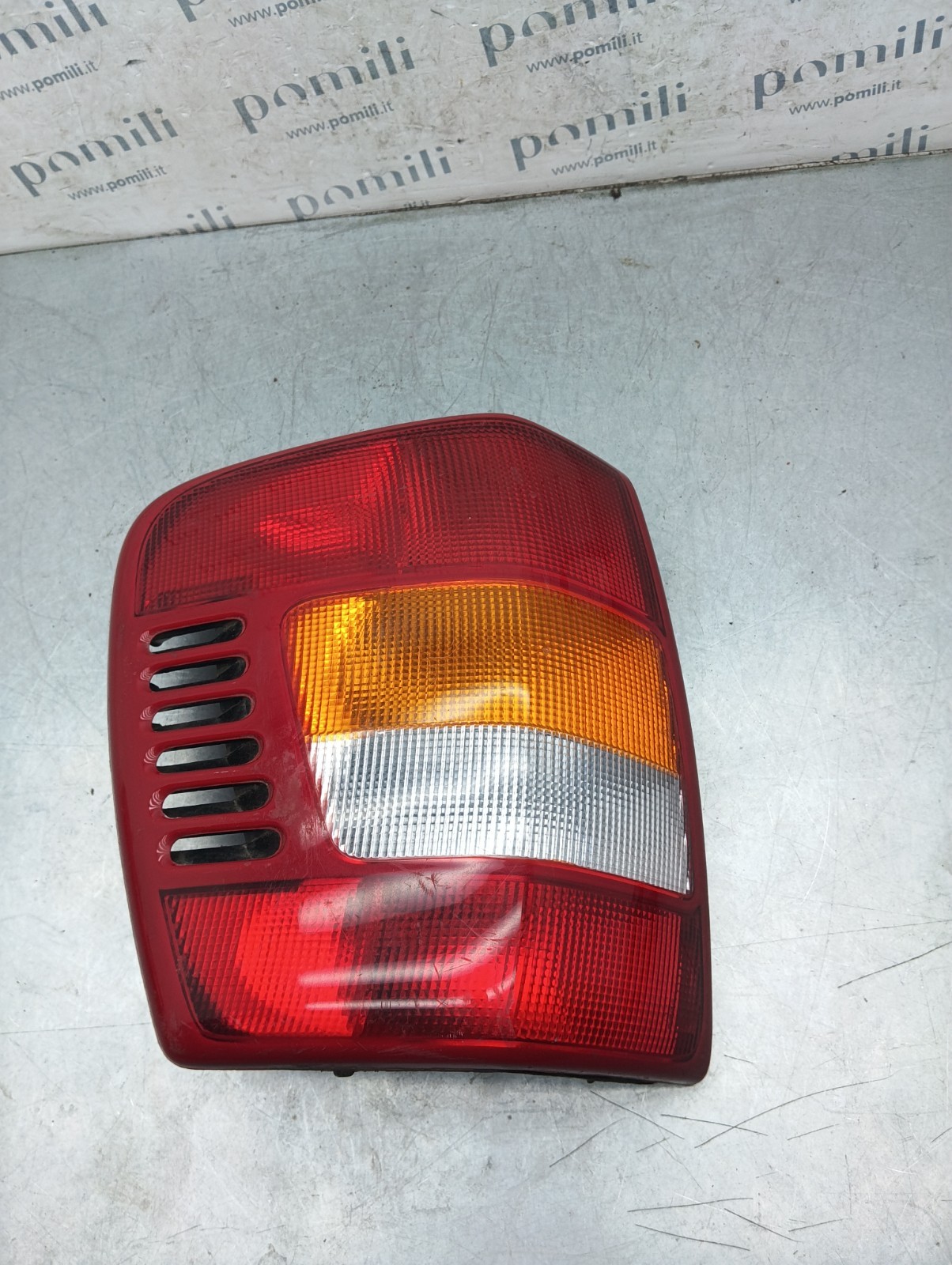 Pomili Fanaleria Jeep Grand Cherokee fanale posteriore sinistro usato