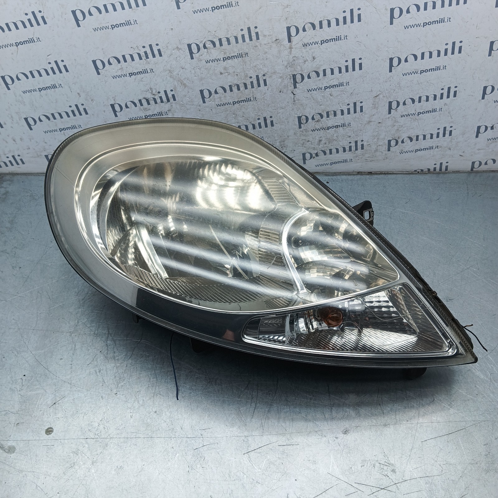 Pomili Fanaleria Renault Trafic II Vivaro A Primastar faro destro usato